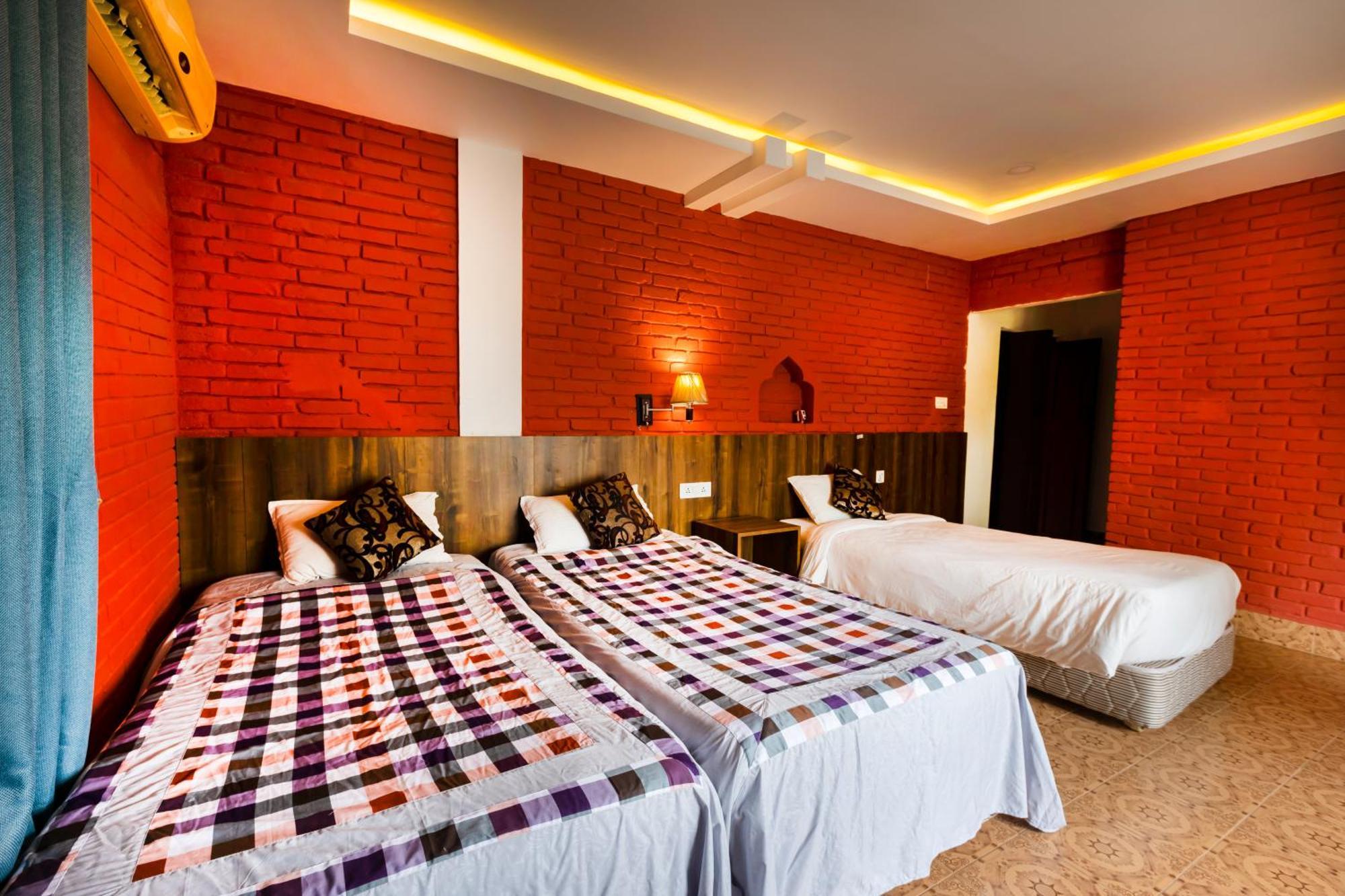 Hotel Parkside & Swimming Pool-Between Greenery And Azure ,Your Perfect Retreat Читван Экстерьер фото