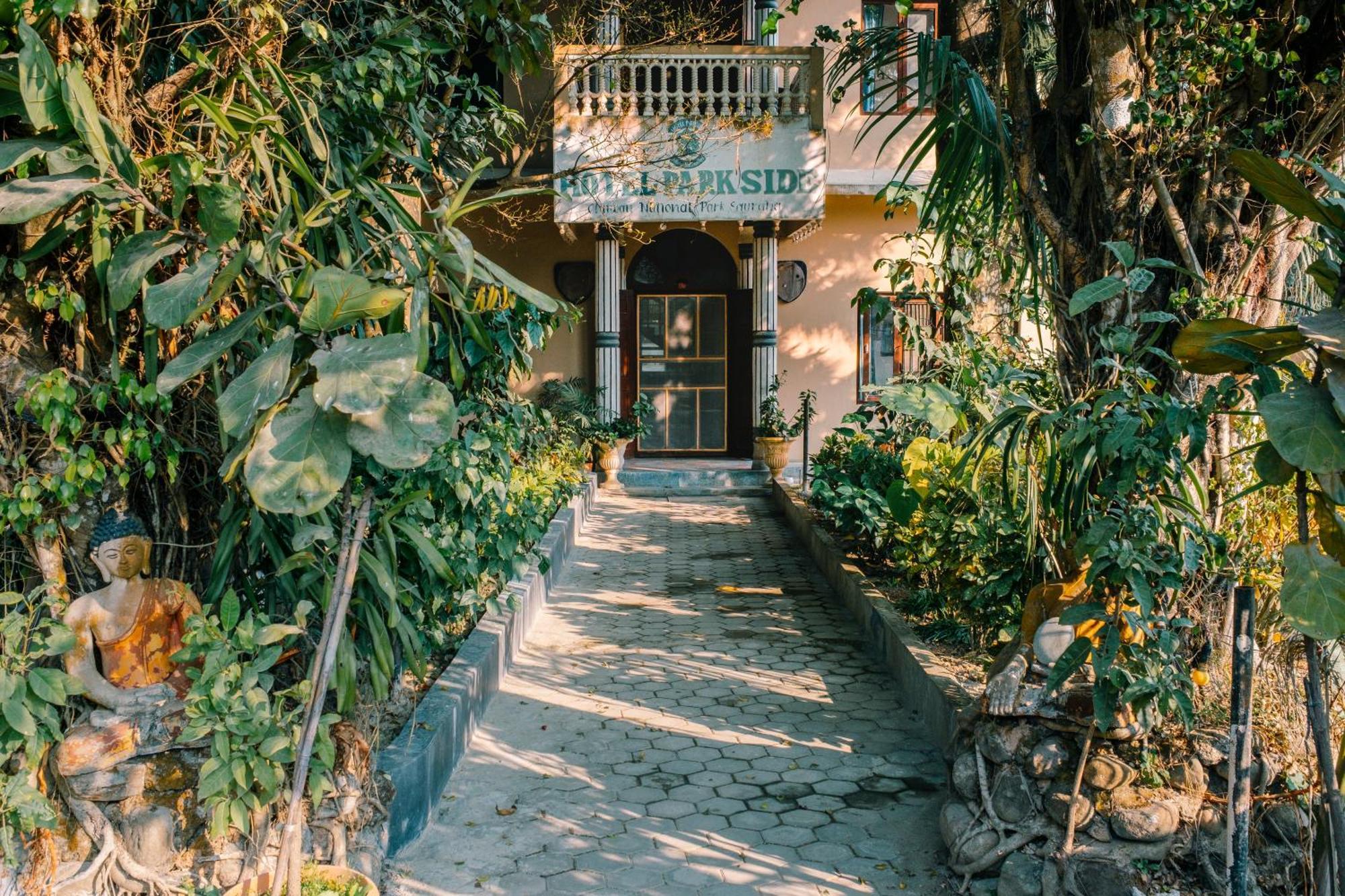 Hotel Parkside & Swimming Pool-Between Greenery And Azure ,Your Perfect Retreat Читван Экстерьер фото